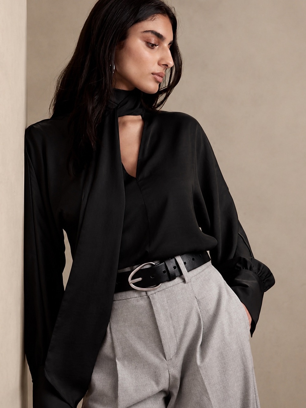 BNWT Banana Republic Black Scarf Tie Neck Blouse Large Sold Out Office Chic - Picture 5 of 11